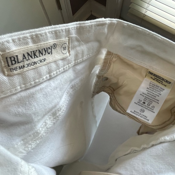 NWOT Blank NYC The Madison Crop 30 White - Picture 3 of 3